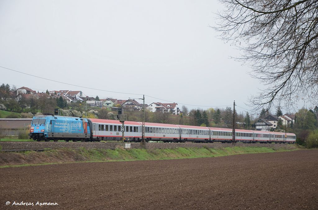 101 016 mit EC 118 auf ihrem Weg von Mnchen nach Stuttgart durch Ebersbach/Fils. (11,04,2012)