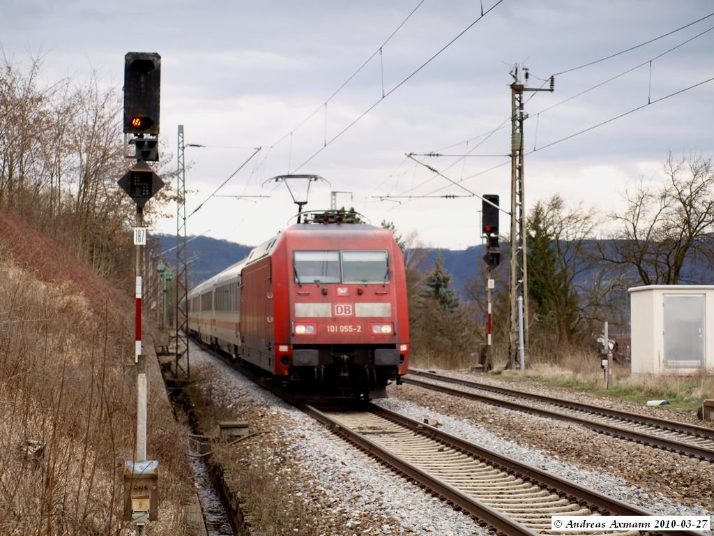 101 055-2 mit ? um 15:56 Uhr bei der durchfahrt Gingen(Fils) nach Stuttgart Hbf. (27,03,2010)