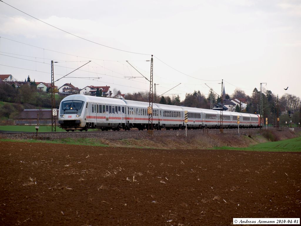 101 114 bringt von Mnchen kommend ihren EC 360 nach Stuttgart Hbf (Strasbourg). (01,04,20109