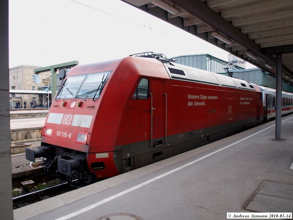 101 119-6 macht sich bereit den IC 2316 von Stuttgart Hbf nach Wiesbaden Hbf zu bringen. (14,03,2010)