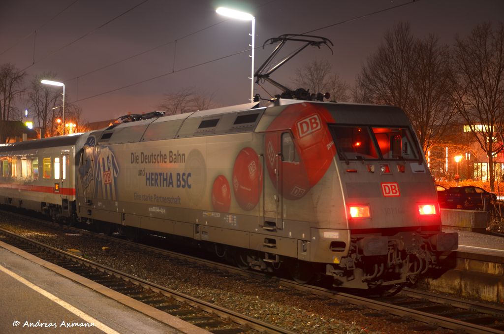 101 144 (Herta BSC) mit IC 2011 unterwegs von Dsseldorf nach Tbingen bei ihrem Halt in Nrtingen. (10,01,2012)