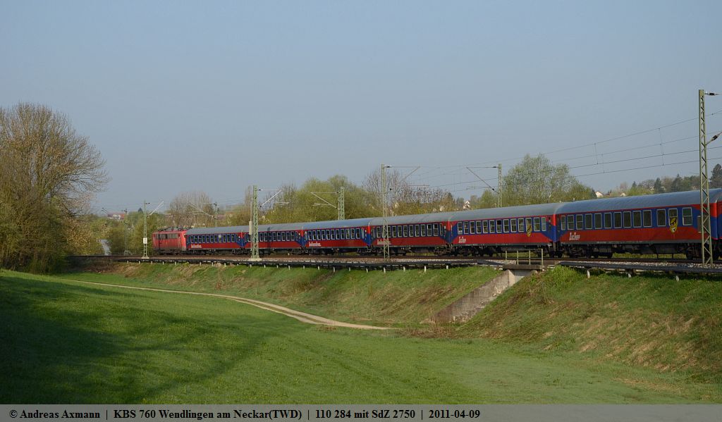 110 284 mit ihrem SdZ 2750  fuhr am 09.04.2011 um 8:33 von Plochingen kommend in Richtung Tbingen. (09,04,2011)