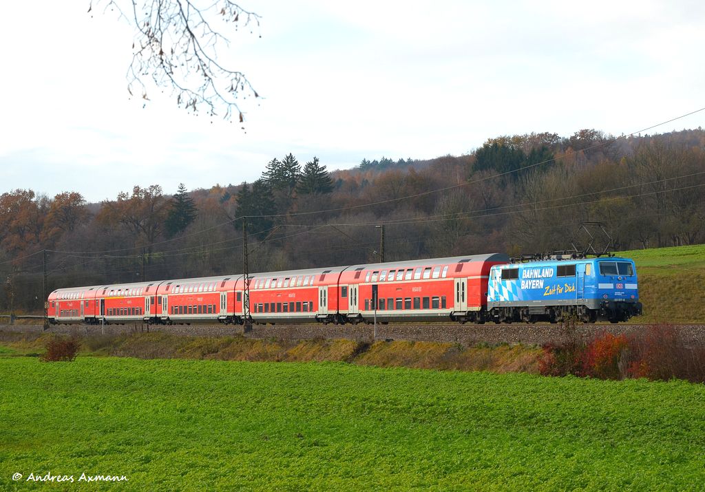 111 017  Maxl   mit Fuballsonderzug von Augsburg durch Ebersbach/Fils nach Stuttgart-Untertrkheim. (20,11,2011)
