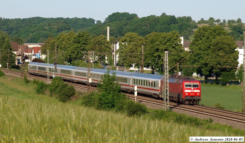 120 122-7 mit IC 2267 von (Karlsruhe) Stuttgart nach Mnchen. (05,06,2010)