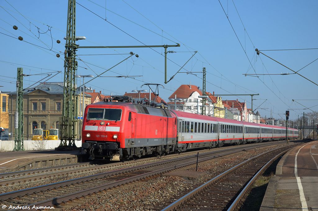120 150 mit IC 118 auf ihrem Weg von Ulm nach Stuttgart durch Esslingen am Neckar. (16,03,2012)