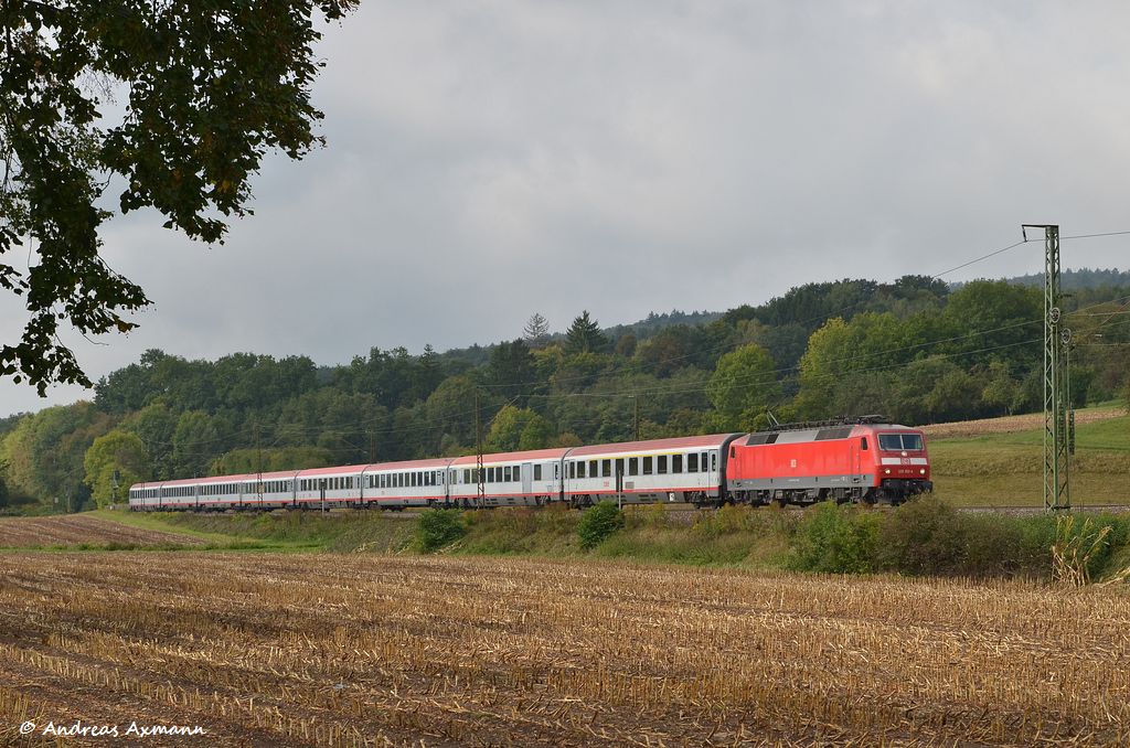 120 152 mit IC 119 auf ihrem Weg von Mnster(Westf) nach Innsbruck durch Ebersbach/Fils. (22.09.2012)