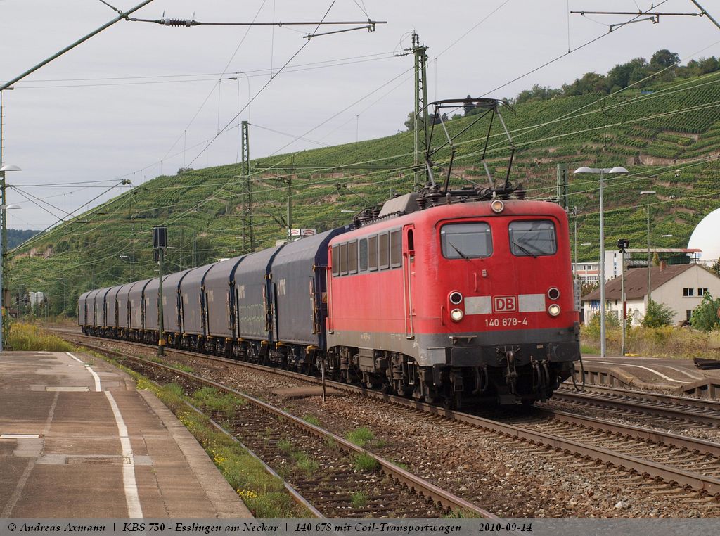 140 678-4 fhrt mit einem Zug Coil-Transportwagen aus Stuttgart kommend durch Esslingen am Neckar in Richtung Plochingen an mir vorbei. (14,09,2010)