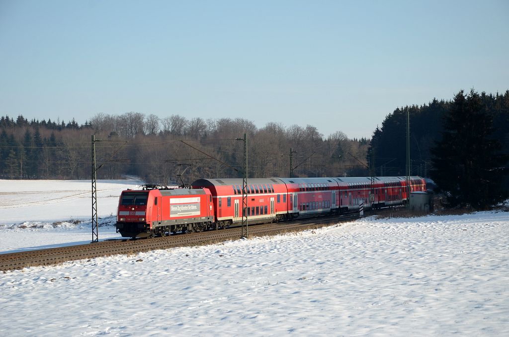 146 223 mit RE 19228 durch Vorderdenkental in Richtung Stuttgart. (03,02,2012)