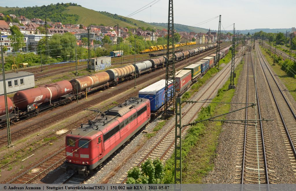 151 002 kommt mit einem KLV-Zug vom Stuttgart Hafen/Umschlagbahnhof in Richtung Kornwestheim. (07,05,2011)