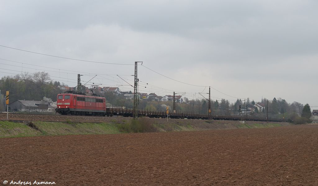 151 014 mit Res-Ganzzug 60308 aus Dinkelscherben durch Ebersbach/Fils in Richtung Stuttgart und weiter nach Kehl. (31,03,2012)