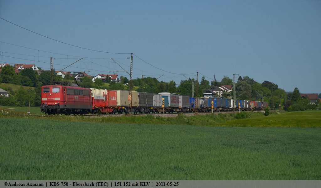 151 152 mit einem KLV-zug Richtung Stuttgart/Kornwestheim durch Ebersbach/Fils. (25,05,2011)