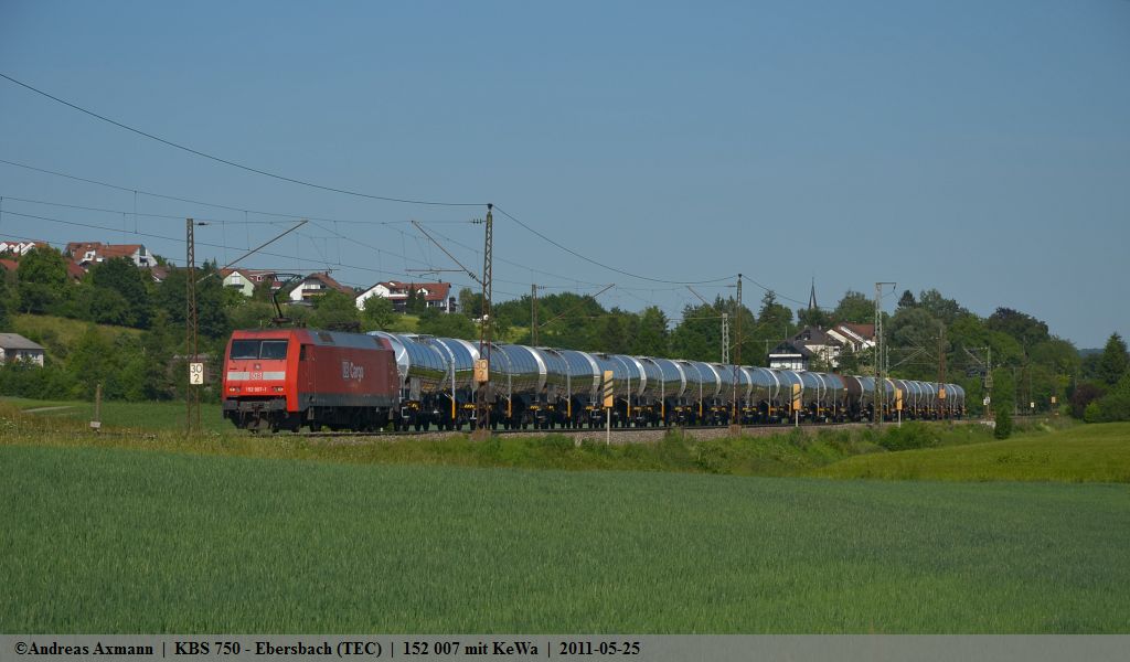 152 007 mit einem fast neuen KeWa-zug Richtung Stuttgart/Kornwestheim durch Ebersbach/Fils. (25,05,2011)