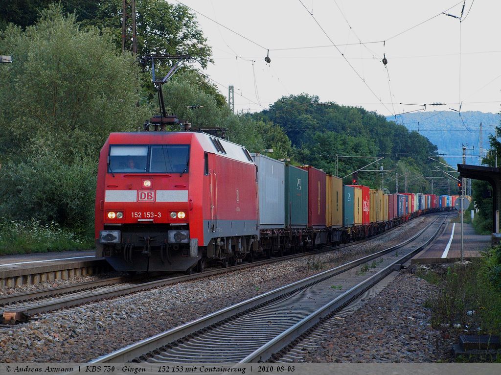 152 013-9 mit einem Containerzug durch Gingen in Richtung Stuttgart. (03,08,2010)