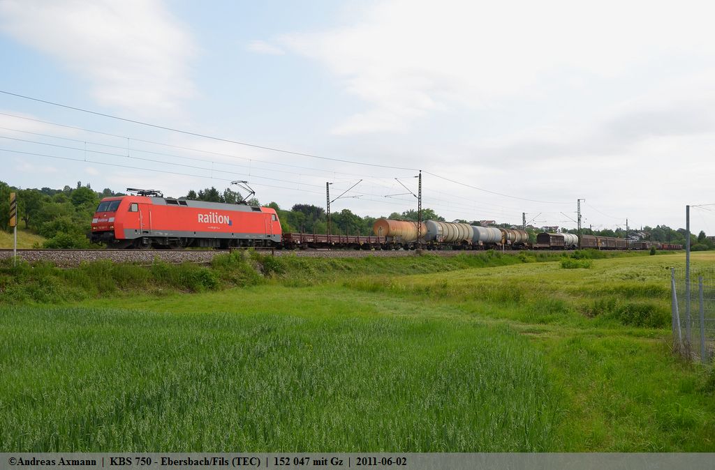 152 047 ist mit einem Gterzug bei Ebersbach/Fils in Richtung Stuttgart unterwegs. (02,06,2011)