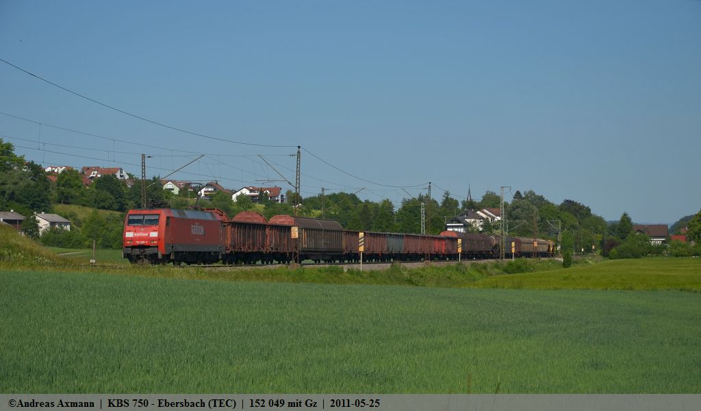 152 049 mit einem Gterzug Richtung Stuttgart/Kornwestheim durch Ebersbach/Fils. (25,05,2011)