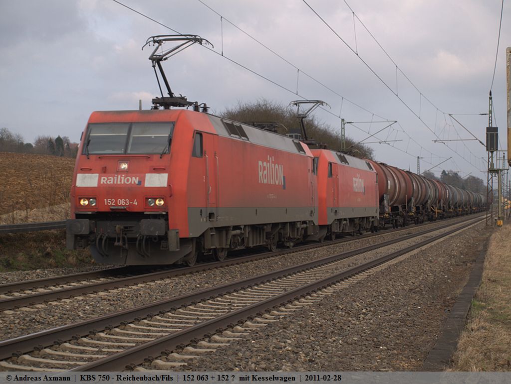 152 063 und 152 ? mit einem Kesselzug in Richtung Stuttgart bei Ebersbach/Fils. (28,02,2011)