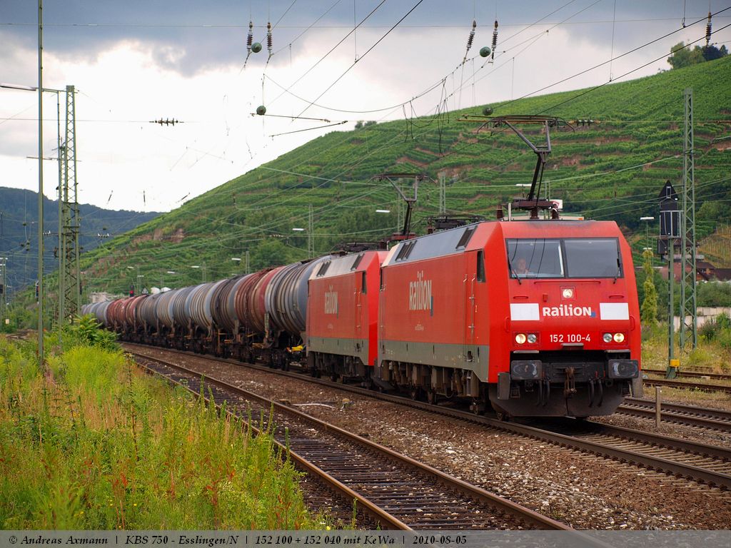 152 100 und 152 040 ziehen einen KeWa durch Esslingen/N in Richtung Mnchen. (05,08,2010)