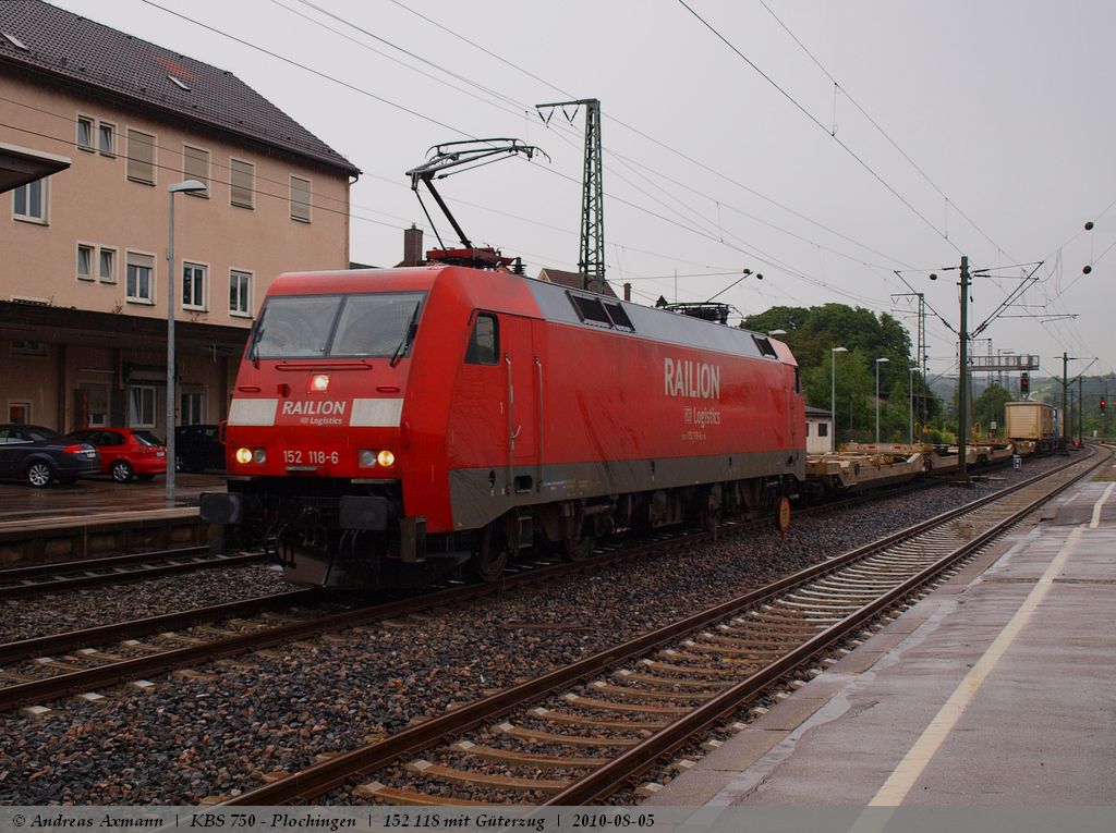 152 118-6 mit Gterzug in Richtung Stuttgart durch den Bf Plochingen um 18:36 Uhr. (05,08,2010)