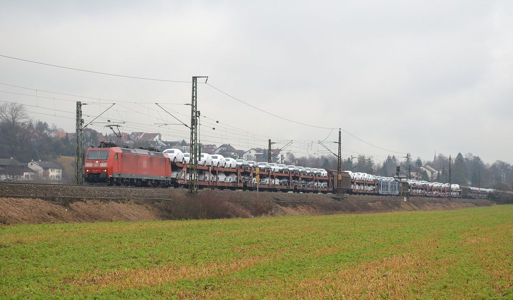 185 097 mit gemischtem Gterzug (neue Audi) durch Ebersbach/Fils in Richtung Stuttgart/Kornwestheim. (28,01,2012)