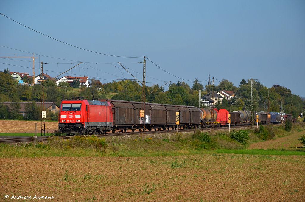 185 342 mit Gemischten-Wagen in Richtung Stuttgart/Kornwestheim durch Ebersbach/Fils. (27,09,2011)