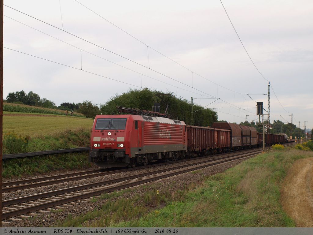 189 055-7 fhrt mit einem Gemischten Gterzug in Richtung Stuttgart bei Ebersbach/Fils. (26,08,2010)