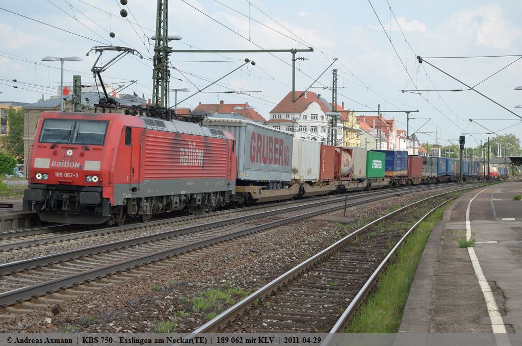 189 062 zieht einen KLV-Zug durch Esslingen am Neckar von Mnchen kommend. (29,04,2011)