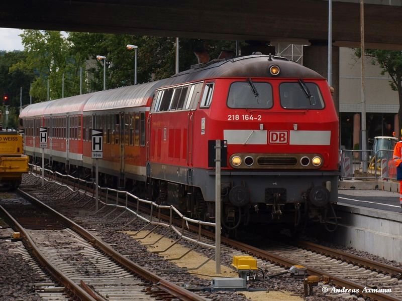 218 164-2 kurz vor der abfahrt aus Wendlingen/N als RB13963 nach Oberlenningen. (22.06.2009)