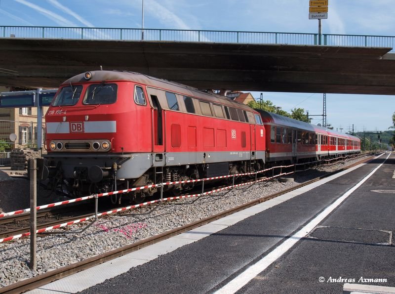 218 196-4 steht abfahrbereit als RB13943 nach kirchheim/Teck in Wendlingen/N bereit (03.06.2009)