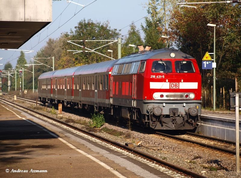 218 431-5 mit RB 13943 in Kirchheim/T - tlingen (20.10.2009)