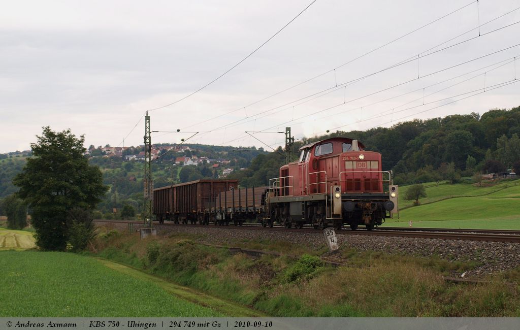 294 749-7 zieht seinen Gterzug nach Gppingen zur Schwbische Metallverwertung GmbH, hier bei Uhingen. (10,09,2010)