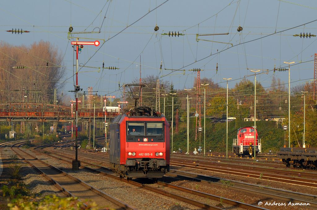 482 005 auf Tfzf duch Dsseldorf-Rath. (11,11,2011)