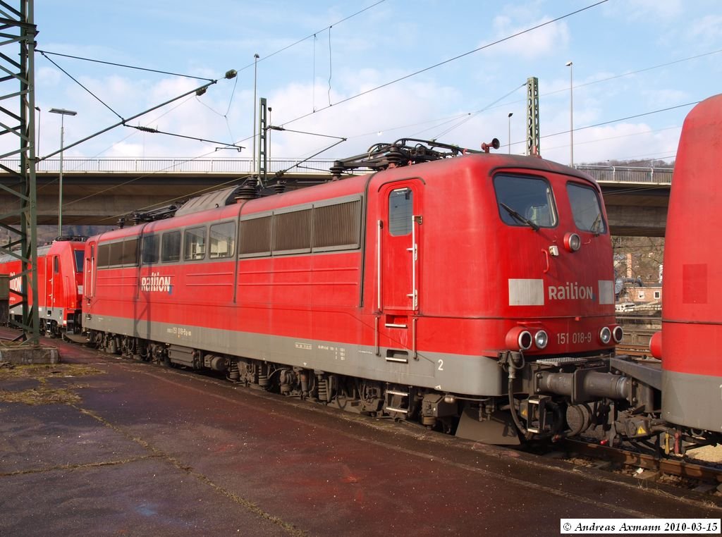 Abgestellte 151 018-9 im Bf. Plochingen. (15,03,2010)