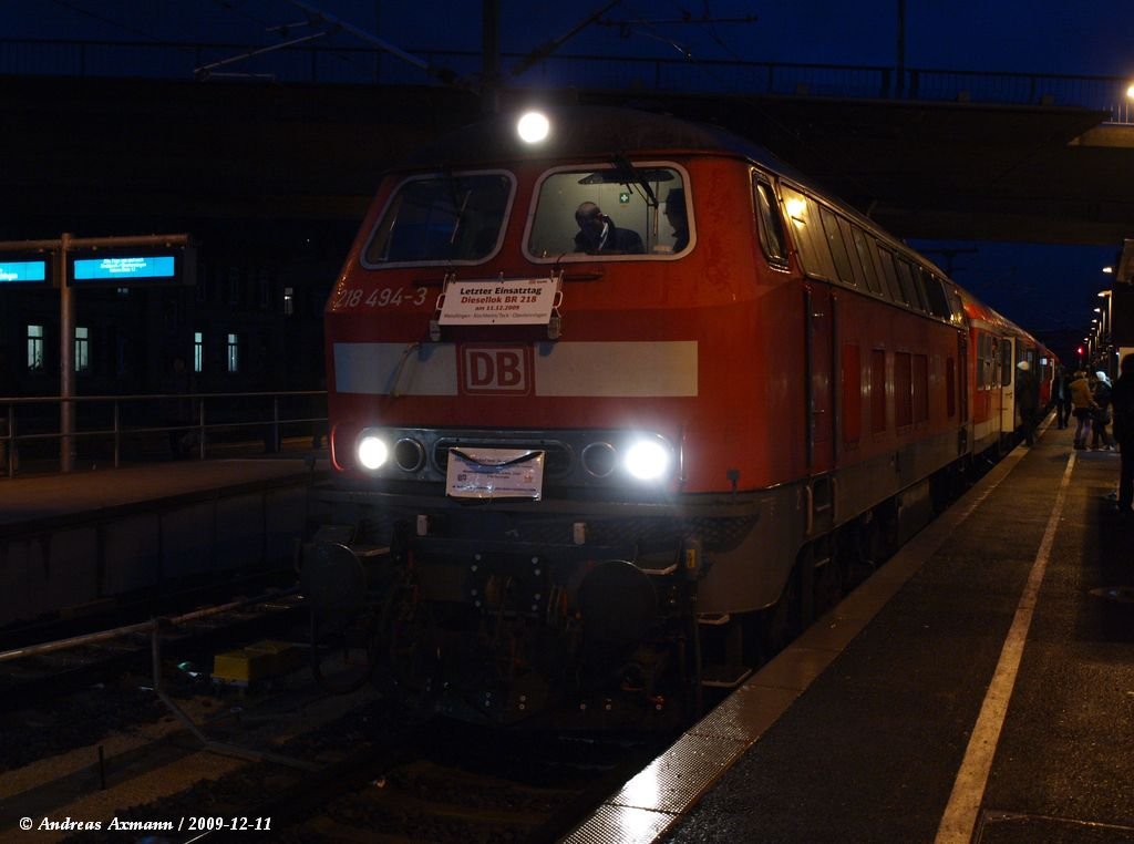 Abschiedstag von Lokbespannten Zgen auf der Teckbahn mit 218 494 und n-Wagen, hier in Wendlingen/N als RB13968/RB13973. (11.12.2009)