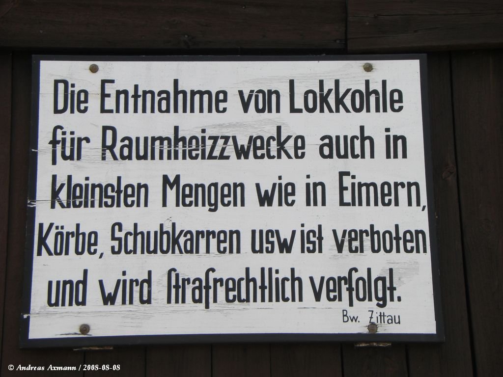 Am Lok-schuppen im Bf. Bertsdorf angebrachtes Hinweisschild. (09.08.2008)