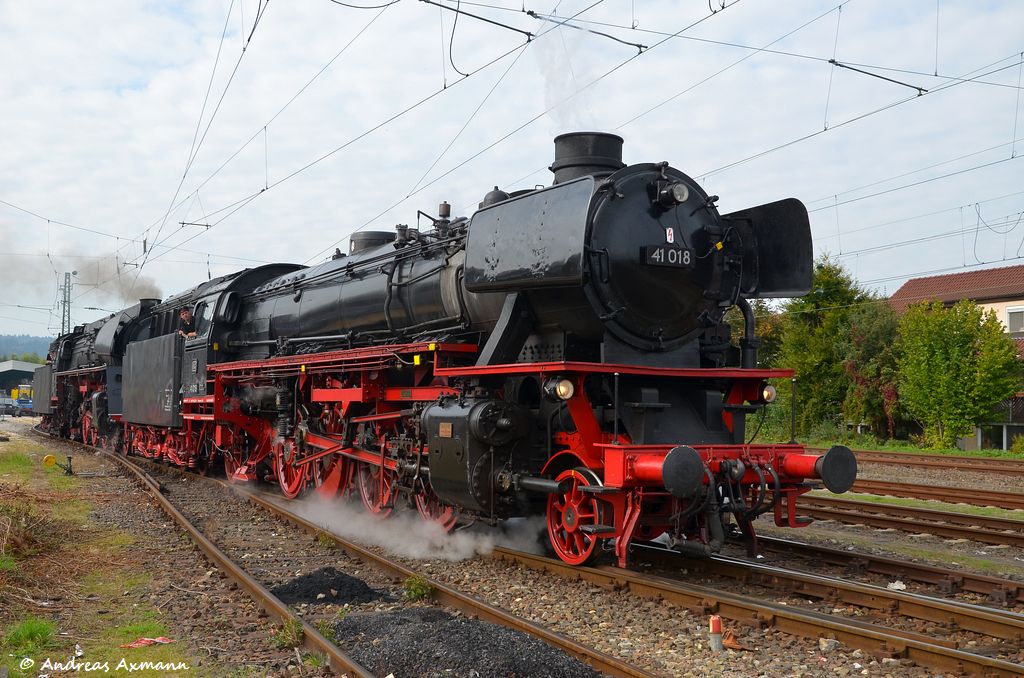 Ausfahrt von 41 018 und 01 533 nach dem Kohle/l und Wasser fassen in Schorndorf. (23,09,2011)