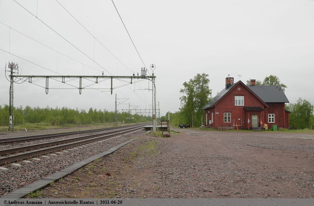 Ausweichstelle Rautas an der Strecke als Malmbanan (Erzbahn) Kiruna-Narvik gelegen. (20,06,2011)