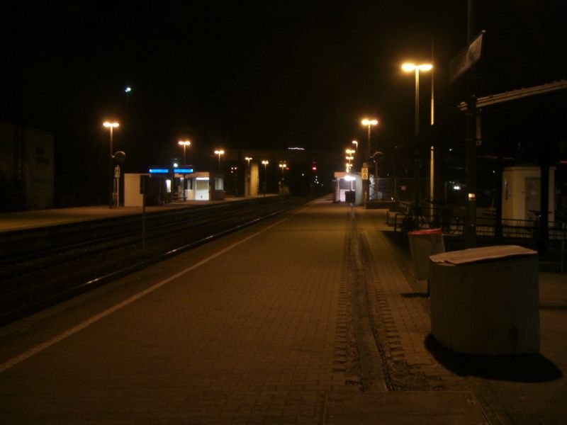 Bahnhof Wendlingen um 5:00 Uhr morgens am 27.11.2008, als die Welt noch in Ordnung war (vor dem groen S-Bahn Umbau).