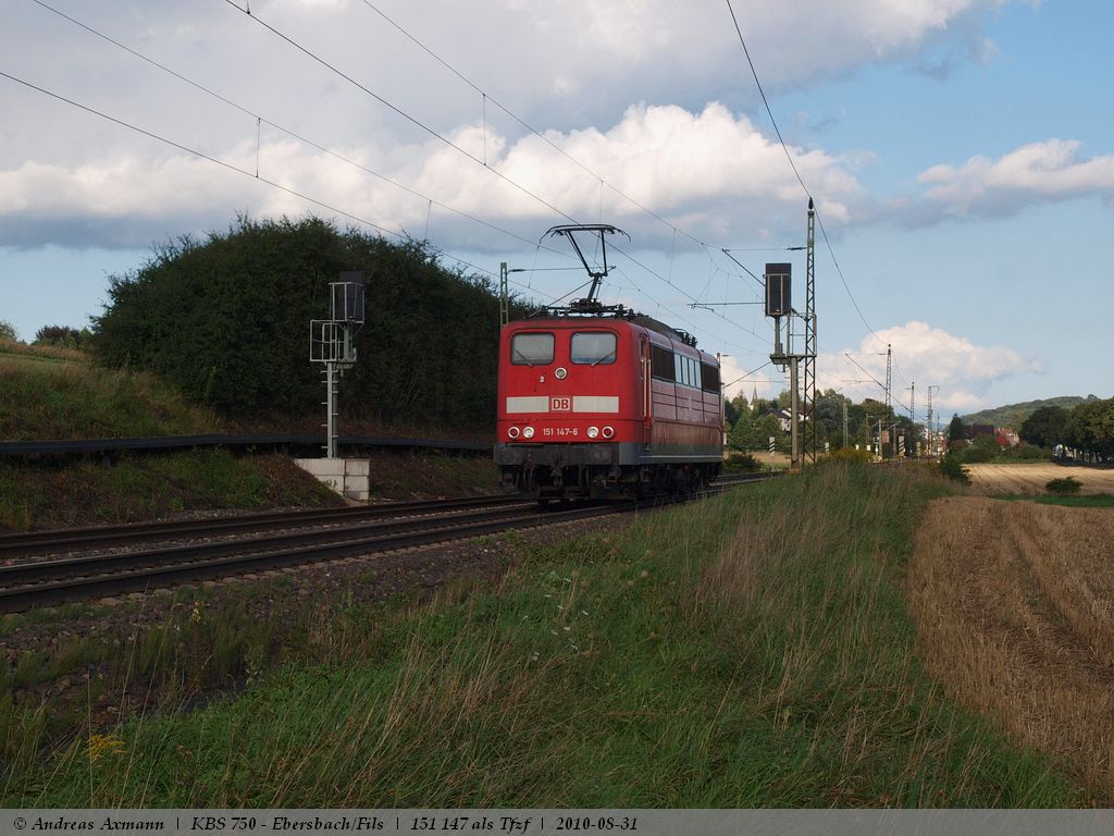berrascht hat mich 151 147-6 die als Tfzf an mir, bei Ebersbach/Fils pltzlich in Richtung Ulm vorbei fuhr. (30,08,2010)