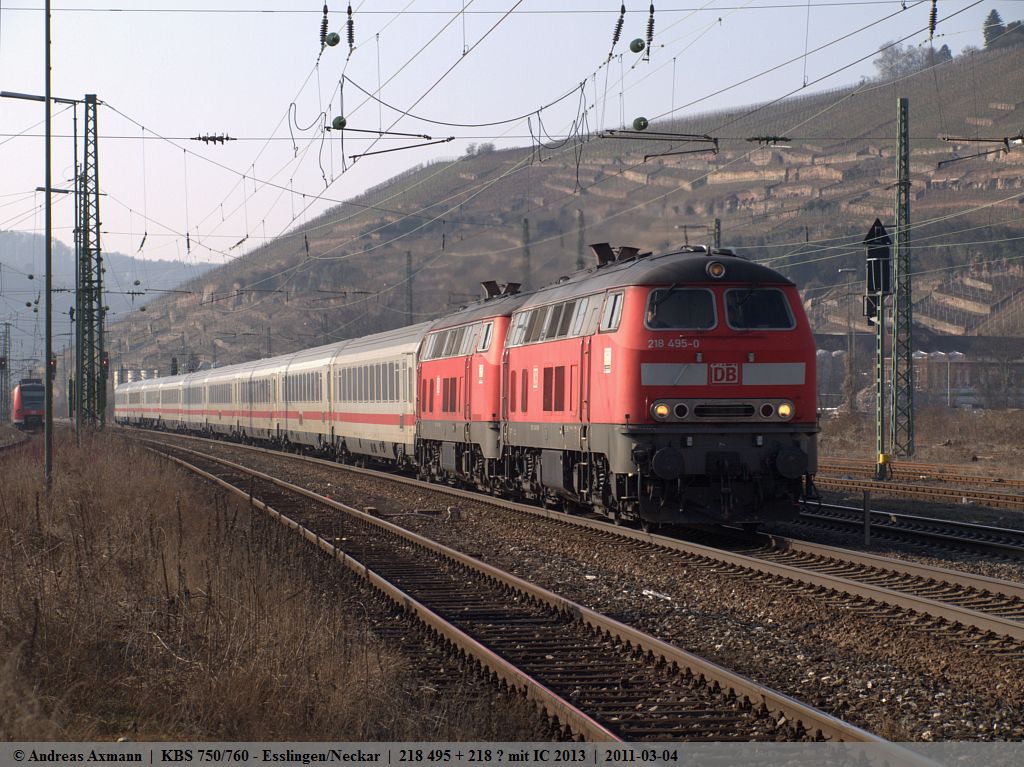 Den tglichen IC 2013 wird heute von 218 495 und 218 ? von Stuttgart(Magdeburg) durch Esslingen am Neckar nach Ulm/Oberstdorf gezogen. (04,03,2011)