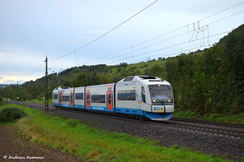 Der Sonderzug VT 113 der Bayerischen Oberlandbahn (BOB) mit der MIGA (Modellbahn Interessengemeinschaft Augsburg e.V.) auf ihrer Heimfahrt von Gppingen bei Kuchen. (18,09,2011)