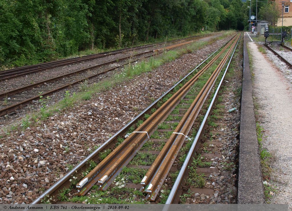 Die neuen Schienen liegen schon am Bf Oberlenningen fr die Modernisierung. (02:09:2010)