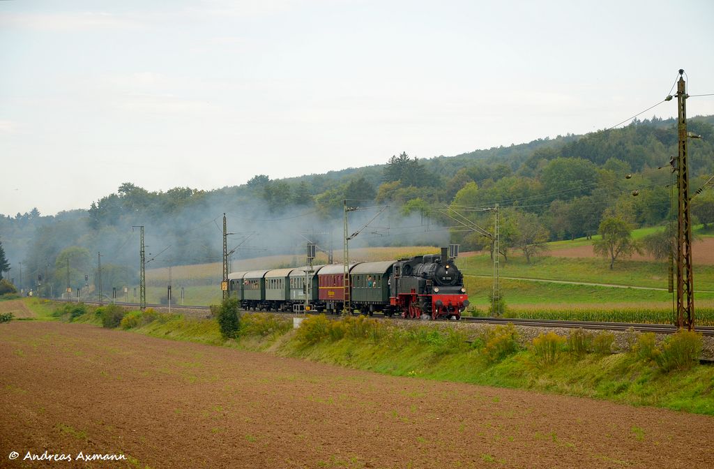 Die UEF Lokalbahn Amstetten-Gerstetten e.V.  mit der Badischen Tenderlokomotive 75 1118 und Plattformwagen auf Pendelfahrt von Plochingen nach Gppingen kurz vor Ebersbach/Fils. (17,09,2011)
