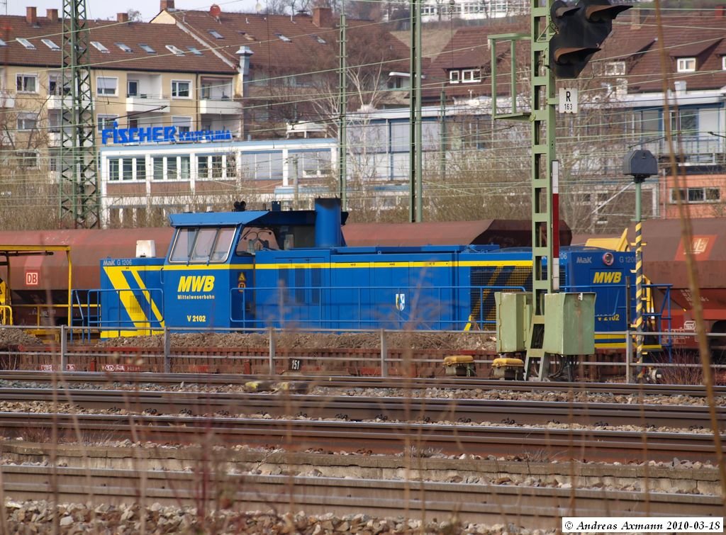 Die V2102 der MWB Mittelweserbahn ist im Gbf Untertrkheim abgestellt. (18,03,2010)