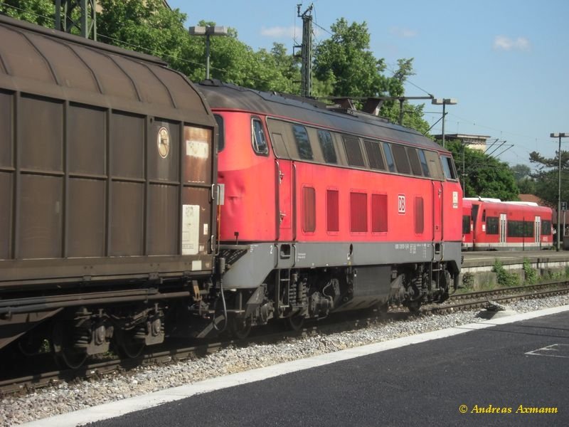 Durchfahrt des Gterzuges FZ56106 mit 218 193-1 aus Oberlenningen durch den Bf Wendlingen/Neckar nach Plochingen. (19.05.2009)