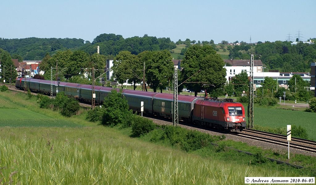 EC 112 von (Klagenfurt) Mnchen nach Stuttgart (Siegen) mit zwei 1116 bei Reichenbach/Fils. (05,06,2010)