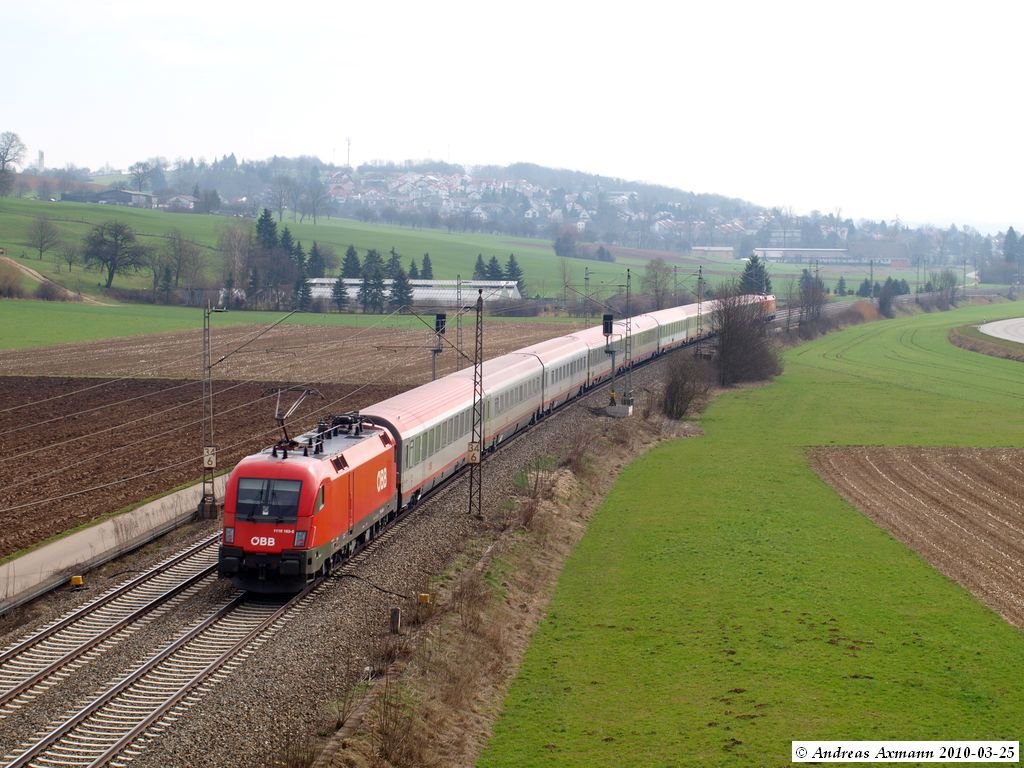 EC 113 mit 1116 163-5 und ? auf dem Weg von Siegen ber Stuttgart Hbf nach Klagenfurt Hbf bei Uhingen. (25,03,2010)