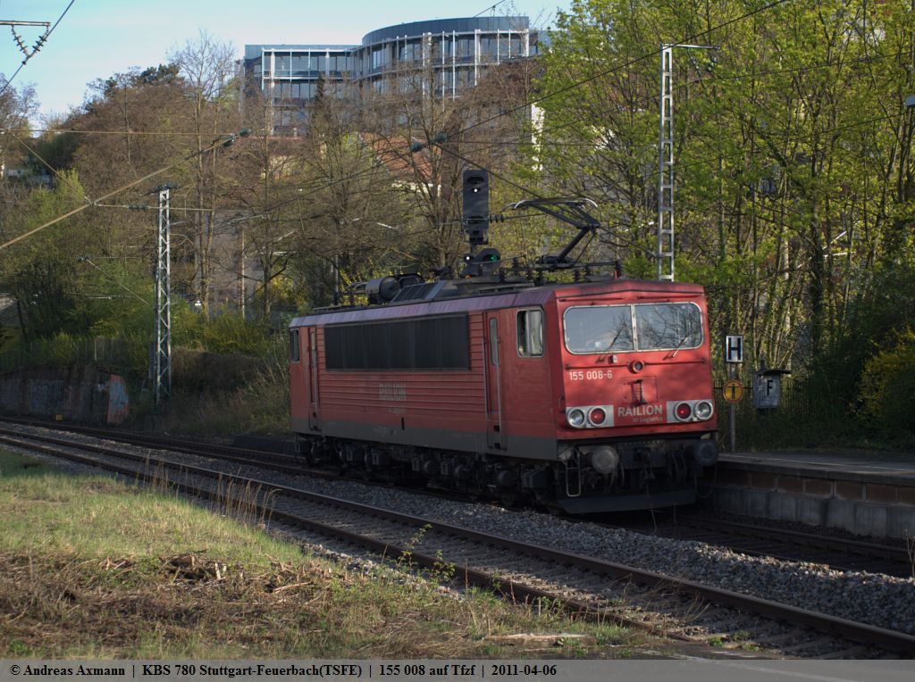 Ein Energiecontainer in Form der 155 008 ist auf Tfzf in Richtung Stuttgart unterwegs durch Feuerbach. (06,04,2011)