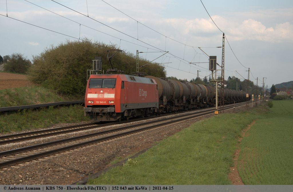Ein Kesselwagenzug gezogen von 152 043 fhrt durch Ebersbach/Fils in Richtung Stuttgart/Kornwestheim. (15,04,2011)