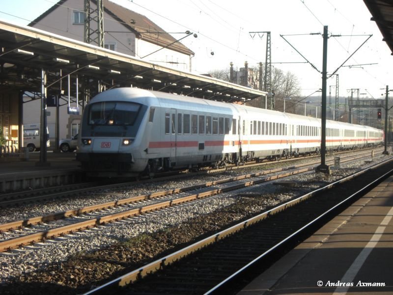 Einfahrender IC 2368 bei seinem geplanten zwischenstopp in Plochingen (27.11.2008)