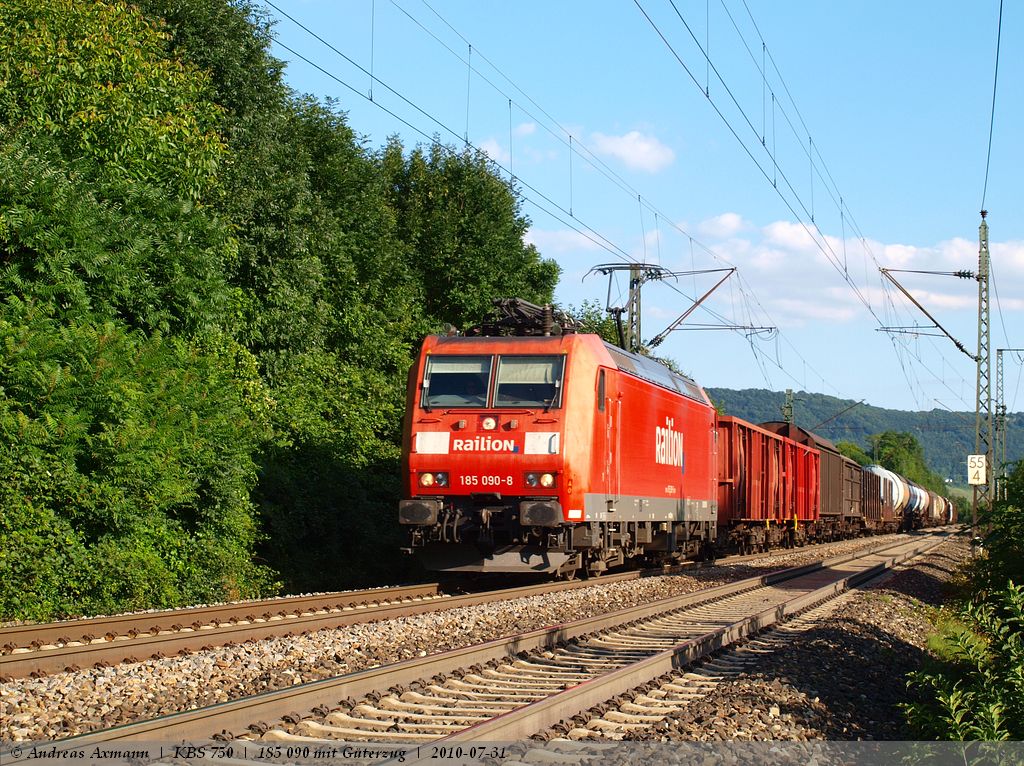 Gemischter Gterzug mit 185 090-8 auf dem weg aus Mnchen kommend nach Stuttgart fahrend. (31,07,2010)